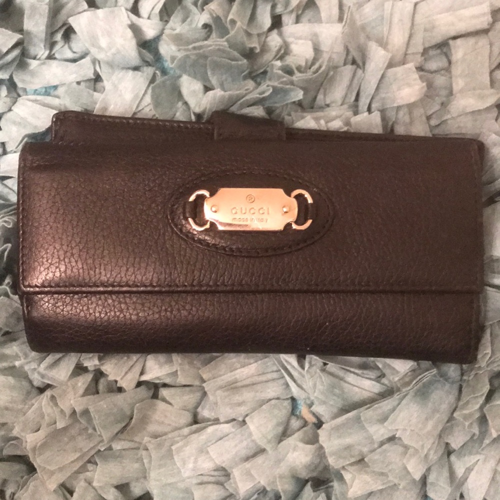 Black leather Gucci wallet